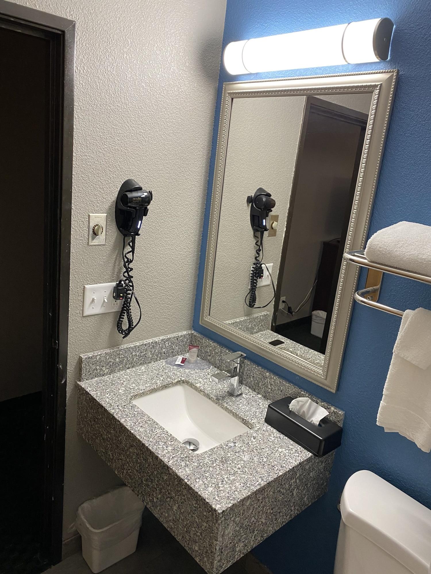 ECONOMY INN & SUITES CEDAR RAPIDS 2⋆ ::: CEDAR RAPIDS, UNITED STATES :::  COMPARE HOTEL RATES